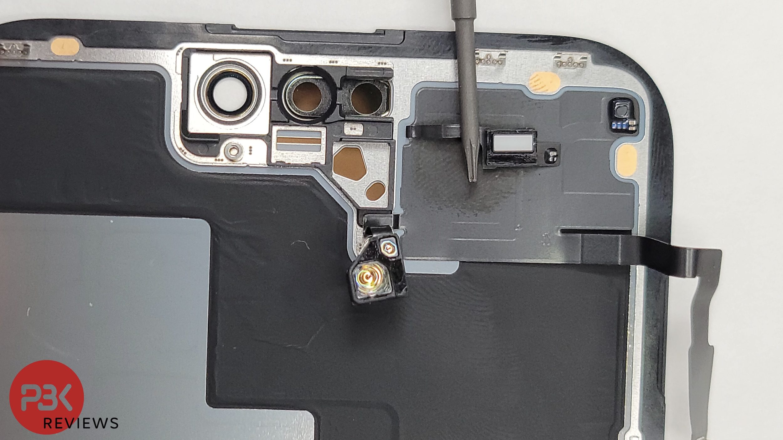 El desmontaje temprano del iPhone 14 Pro Max nos da un primer vistazo a los componentes internos del teléfono.