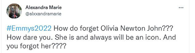En respuesta al desdén, un fan tuiteó: '¿Cómo olvidas a Olivia Newton-John?  cómo te atreves.  Ella es y siempre será un ícono.  ¿Y lo olvidaste?