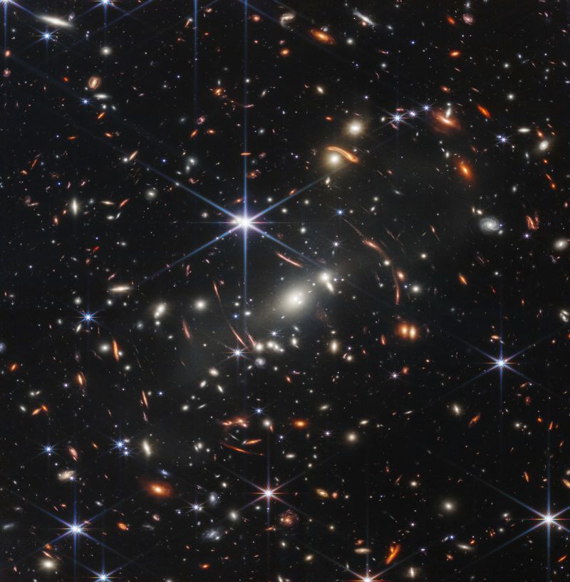 Telescopio Webb espía un diamante celestial entre las galaxias más antiguas del universo