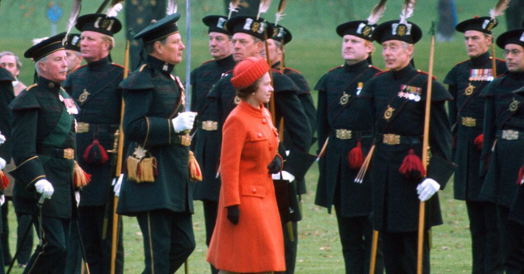Cómo el estilo de la reina Isabel II dio forma al mundo