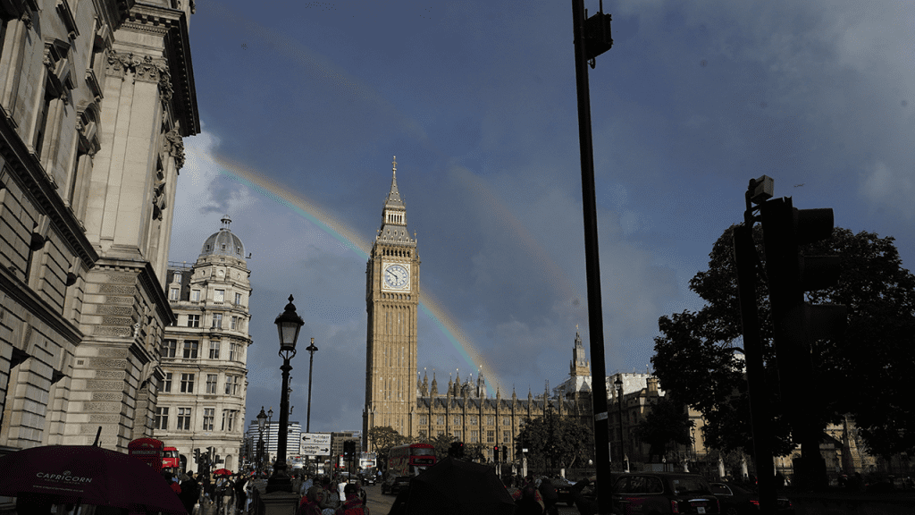 Doble arcoíris sobre el Palacio de Buckingham tras la muerte de la reina Isabel II: 'un símbolo perdurable'