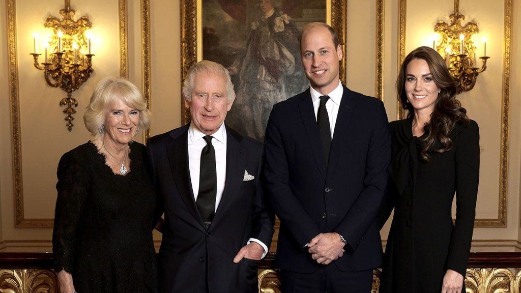 El Palacio de Buckingham ha publicado una nueva foto del rey Carlos III, Camilla, William y Kate