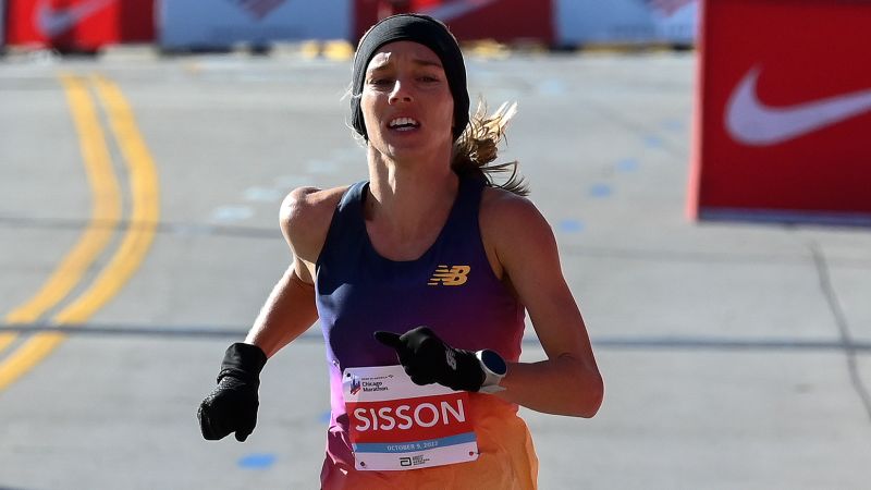 Emily Sisson establece un récord en el maratón de Chicago para mujeres estadounidenses