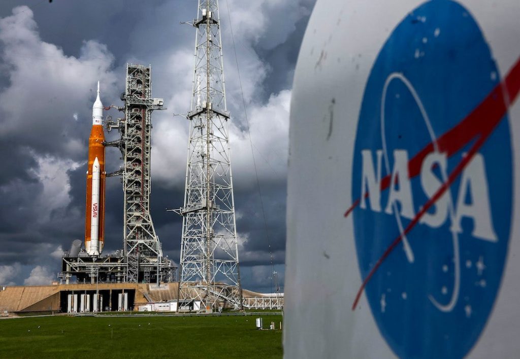 La NASA comienza la cuenta regresiva para el lanzamiento del cohete lunar Artemis