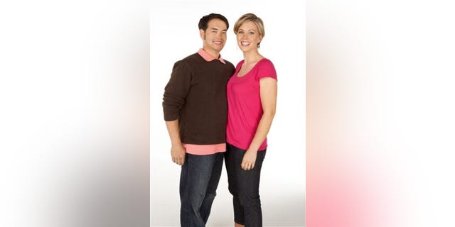 John y Kate Gosselin han comenzado a correr "Juan y amperio;  Kit Más 8" en 2007. Después de que la pareja se divorciara en 2009, se cambió el nombre del programa "Kit Más 8" en 2010. La familia pasó a tener varios episodios especiales al aire en TLC. 