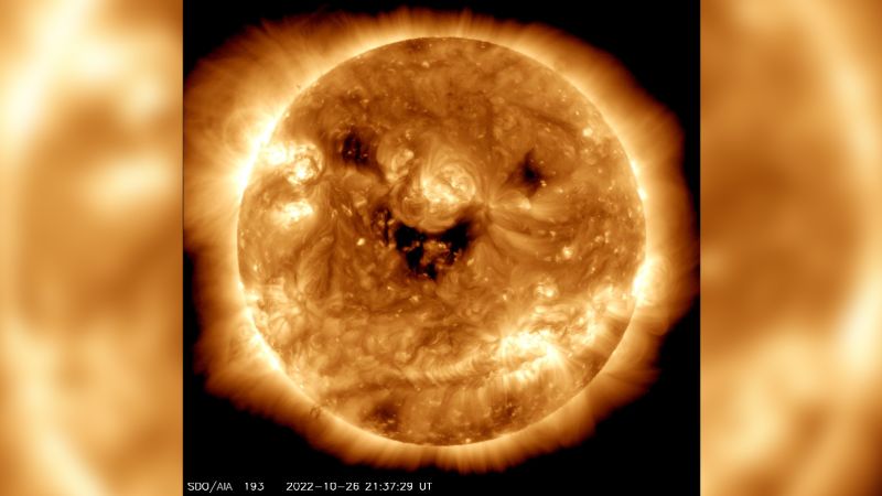 La NASA toma una extraña imagen del sol 'sonriendo'