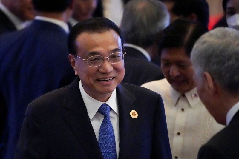 Primer ministro chino Li enfatizó "irresponsabilidad" sobre amenazas nucleares en Cumbre de Asia