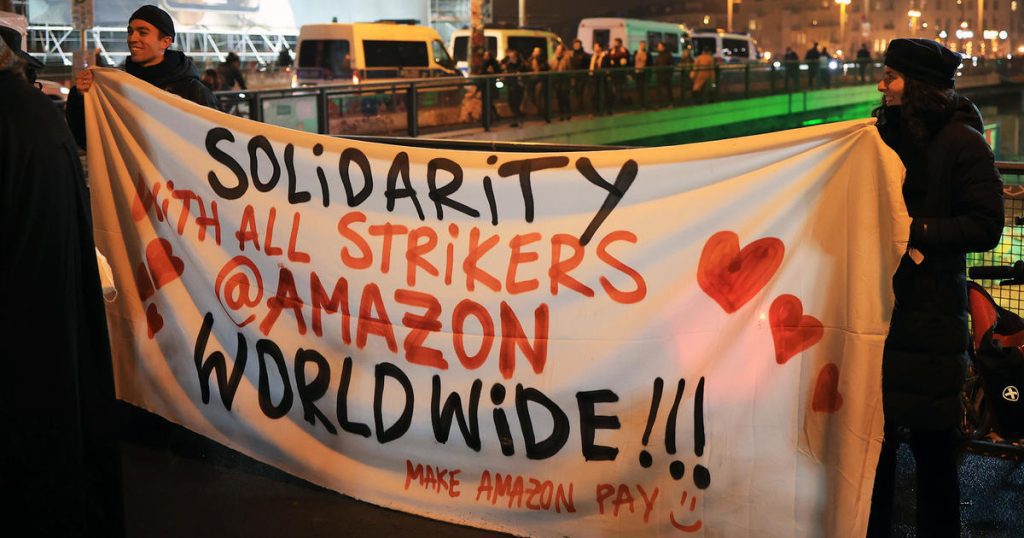 Trabajadores de Amazon en otros 30 países protestan el Black Friday