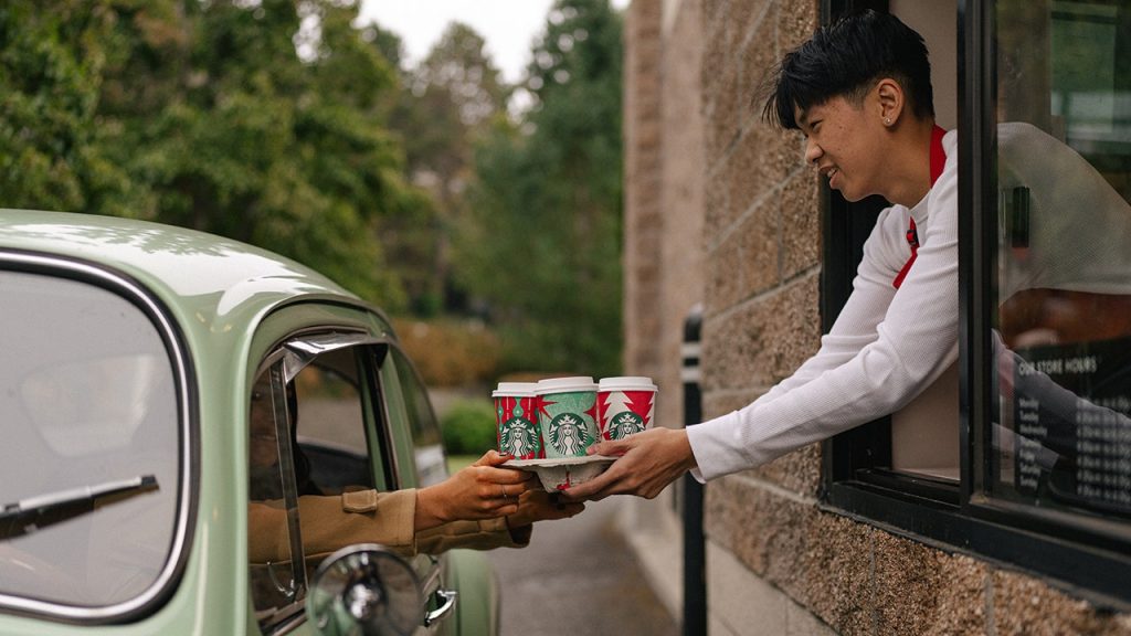 Aficionados de Starbucks furiosos por nuevo sistema de propinas 'vergonzoso'