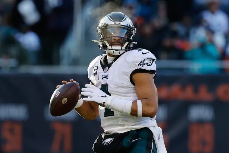 Eagles quarterback Jalen Hurts looks for a receiver against the Bears on Sunday in Chicago.