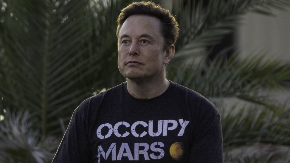 Musk reincorpora a periodistas y prohíbe acusaciones de 'Doxxing'